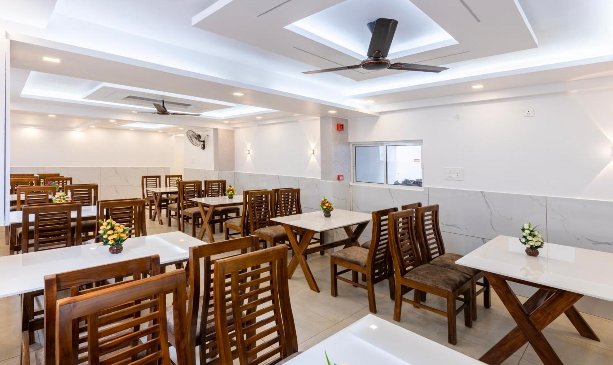 Treebo Premium Cochin Airport, 5 Min From Cochin Airport Hotell Kochi Exteriör bild