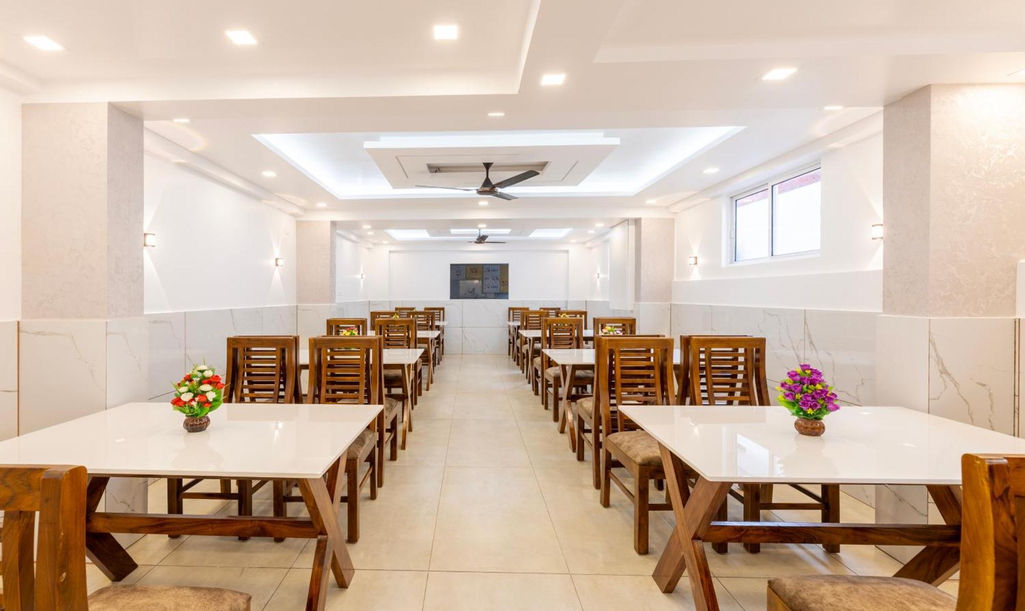 Treebo Premium Cochin Airport, 5 Min From Cochin Airport Hotell Kochi Exteriör bild